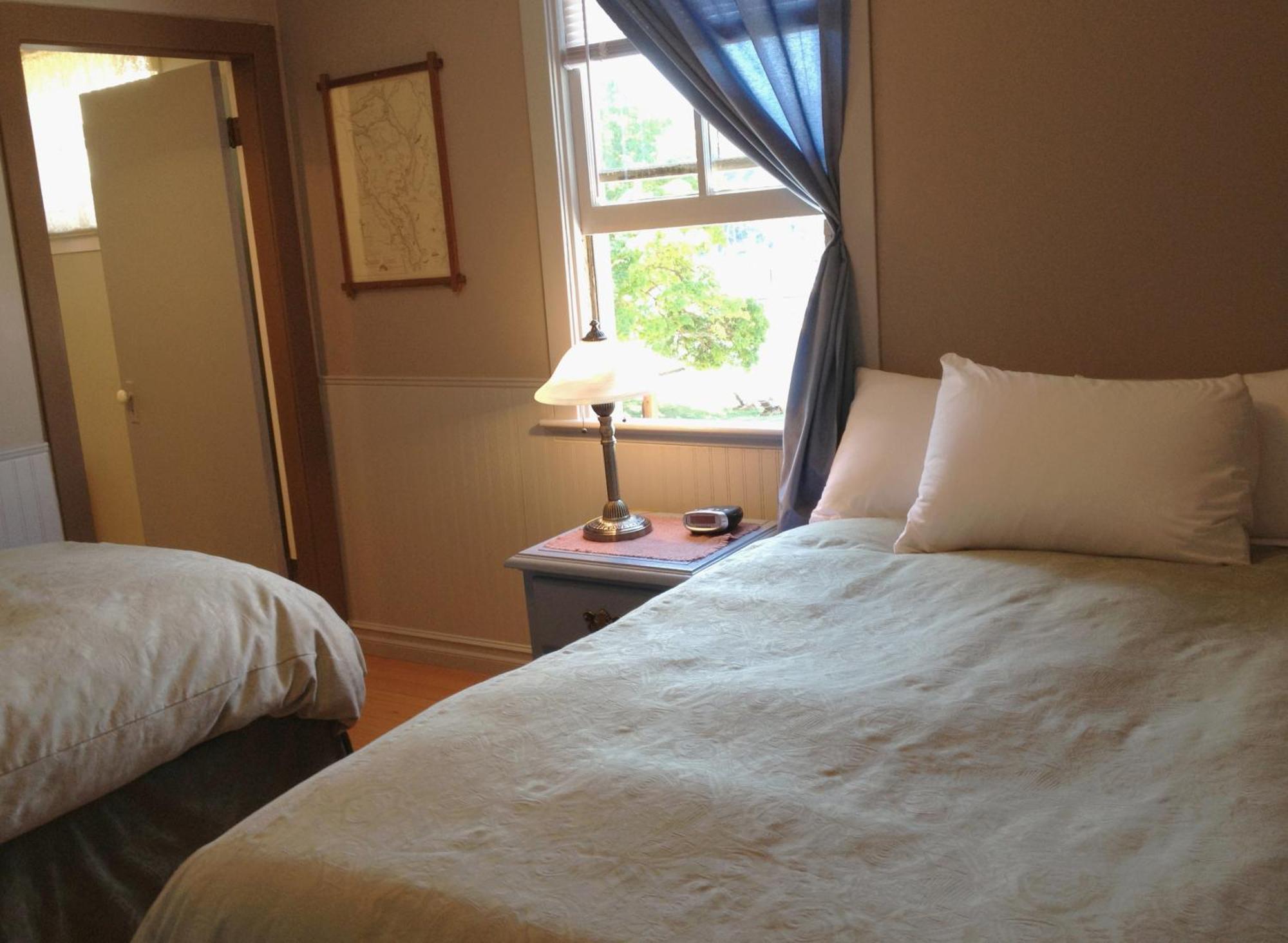Heriot Bay Inn Room photo