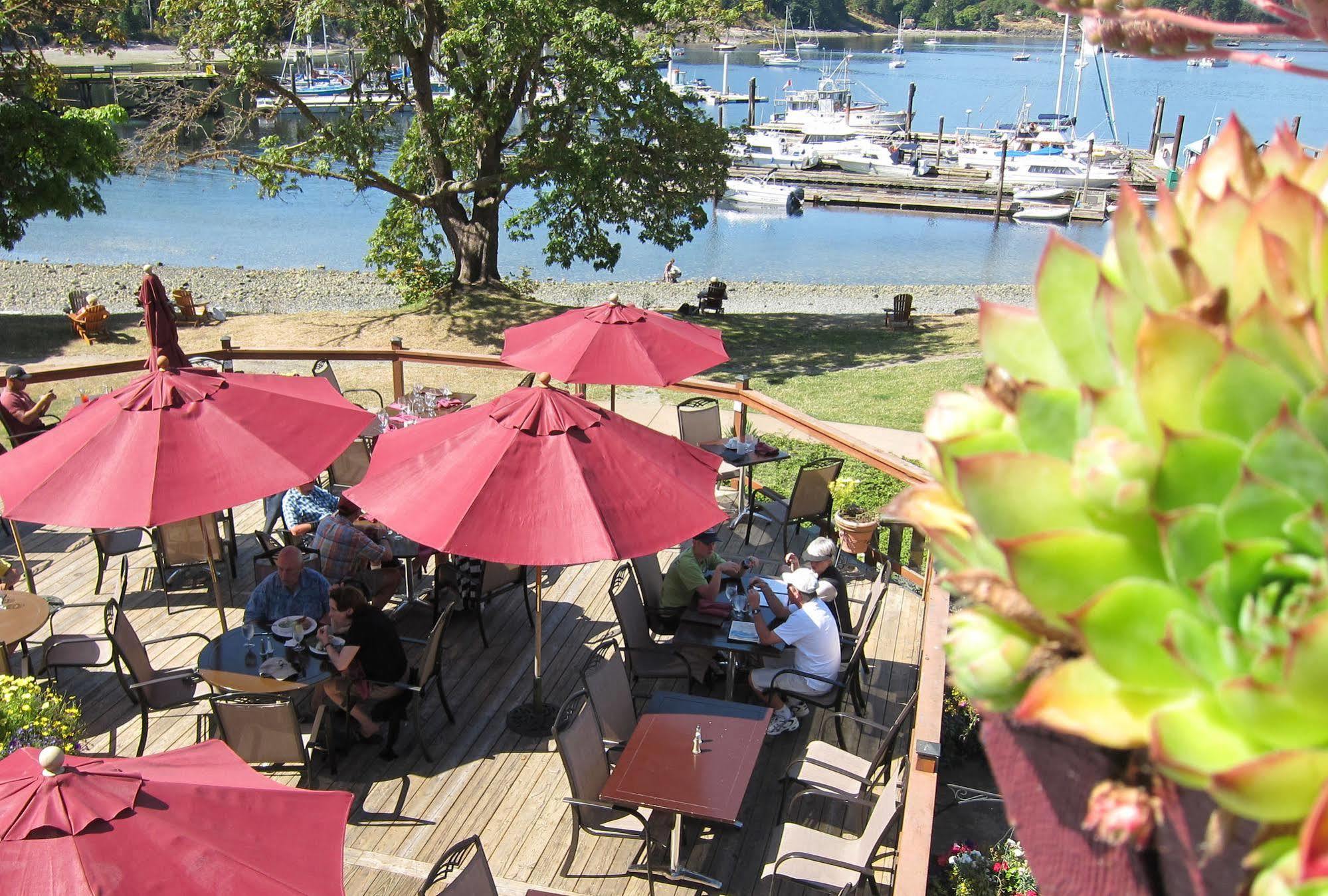 Heriot Bay Inn Exterior photo