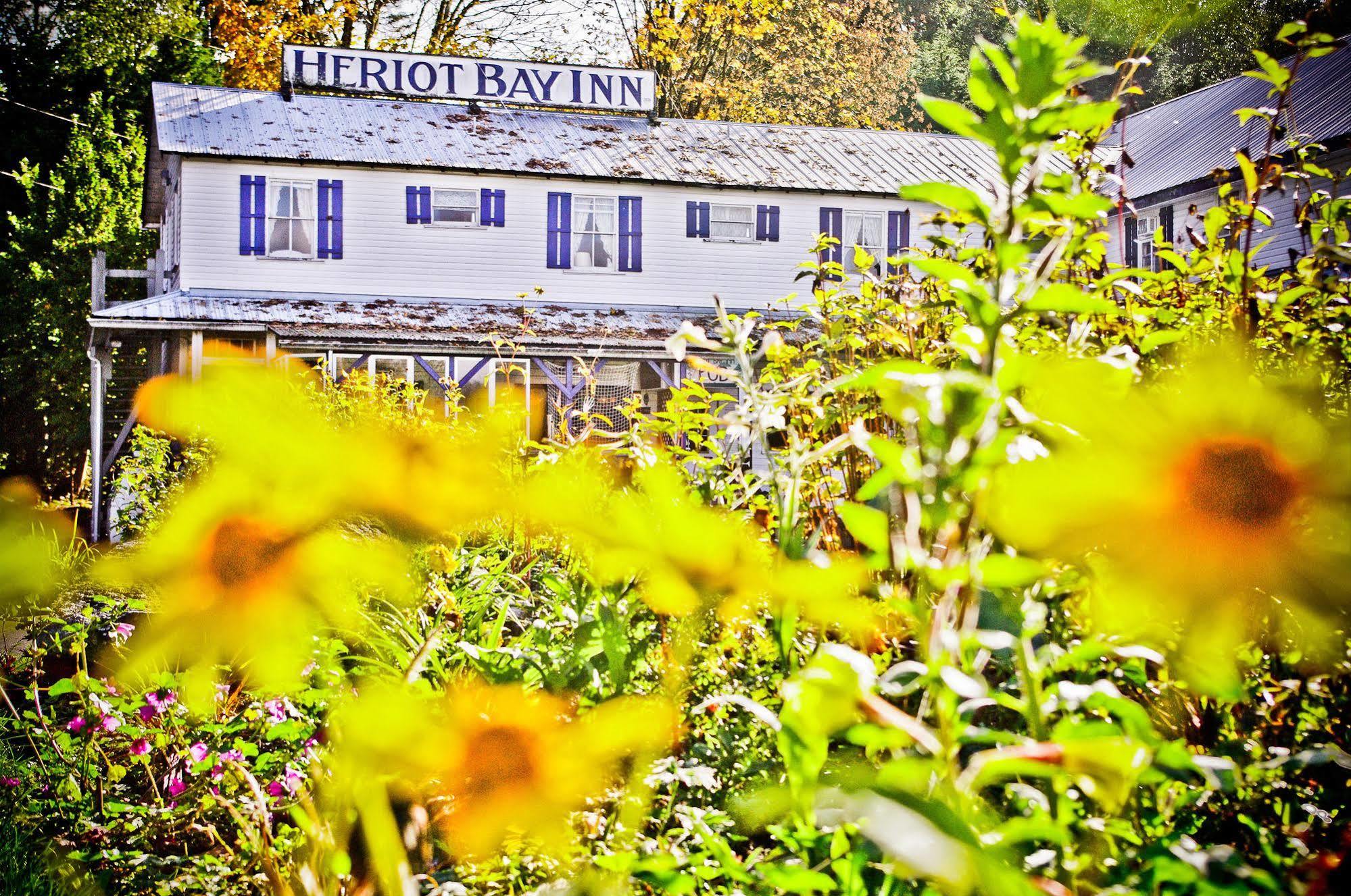 Heriot Bay Inn Exterior photo