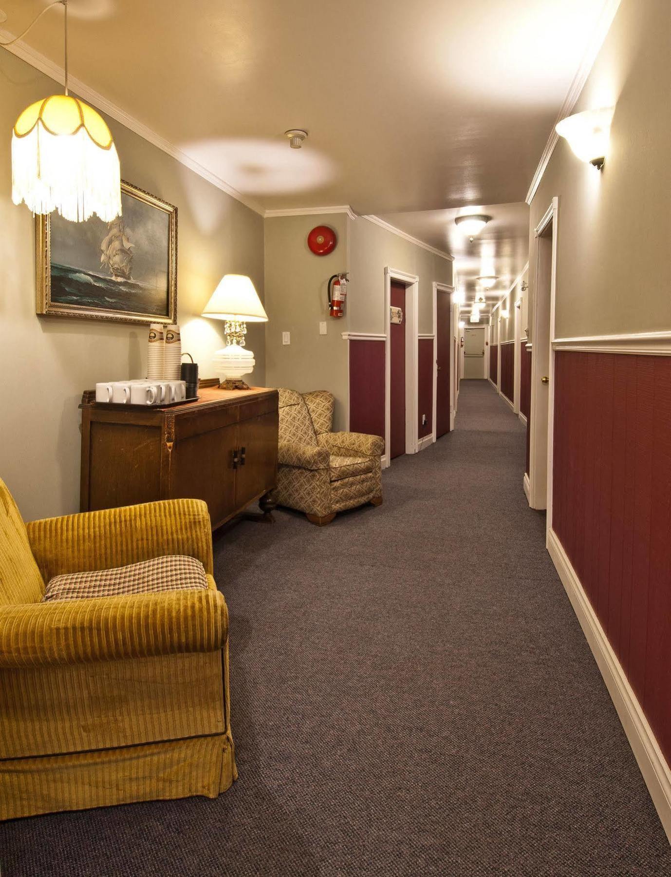 Heriot Bay Inn Exterior photo